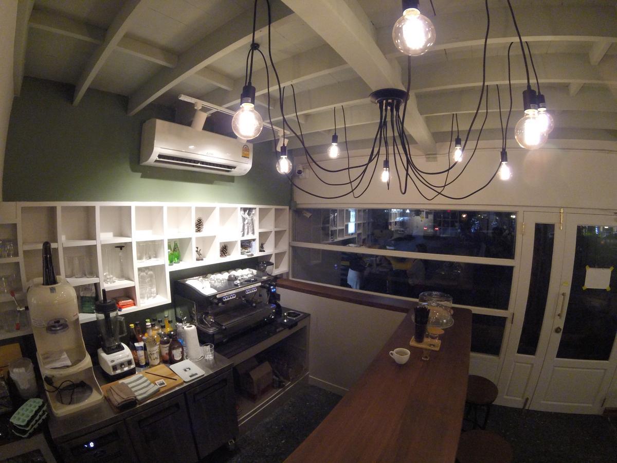 Weeping Willow Sukhumvit 26 방콕 외부 사진