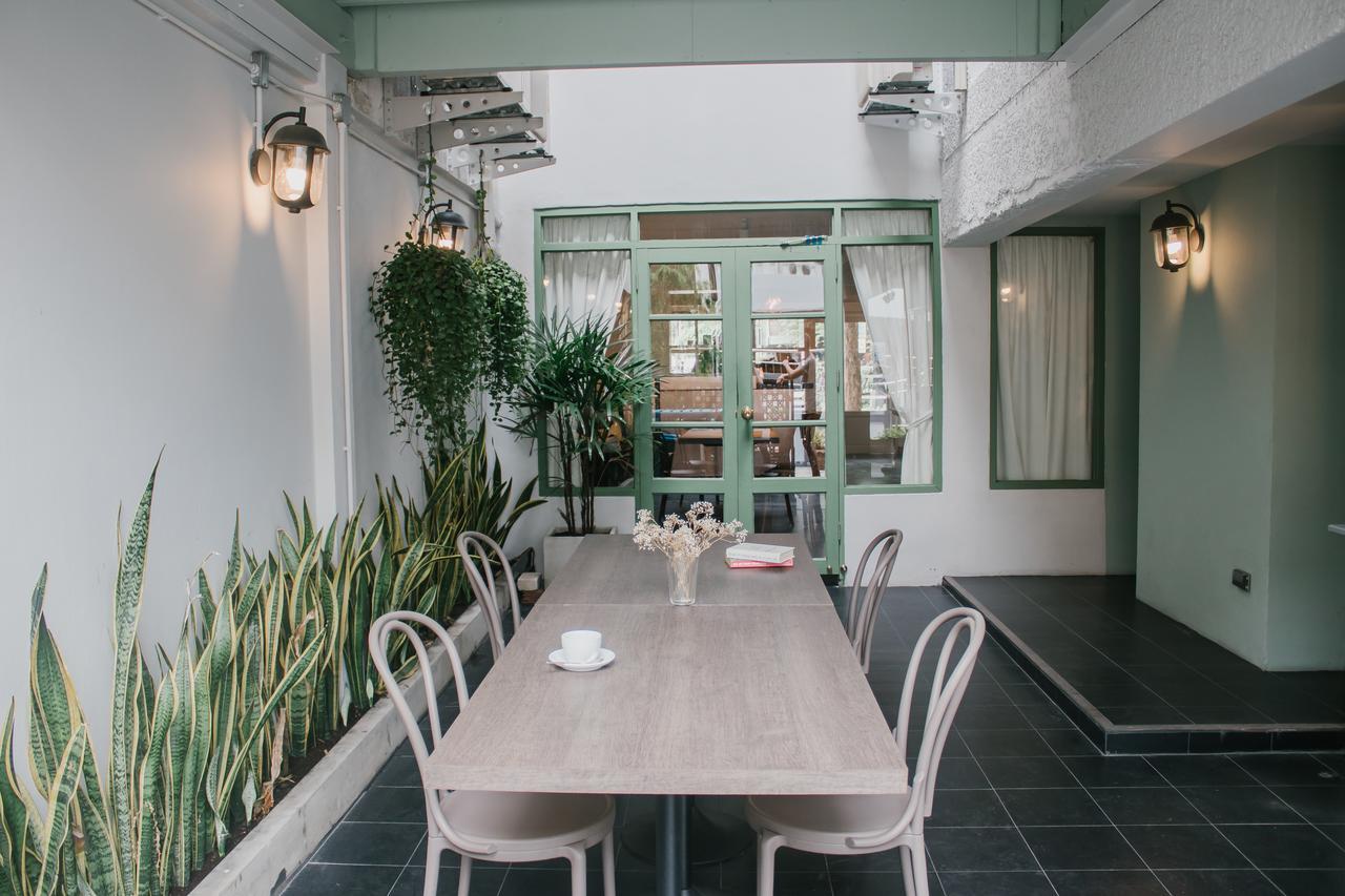 Weeping Willow Sukhumvit 26 방콕 외부 사진